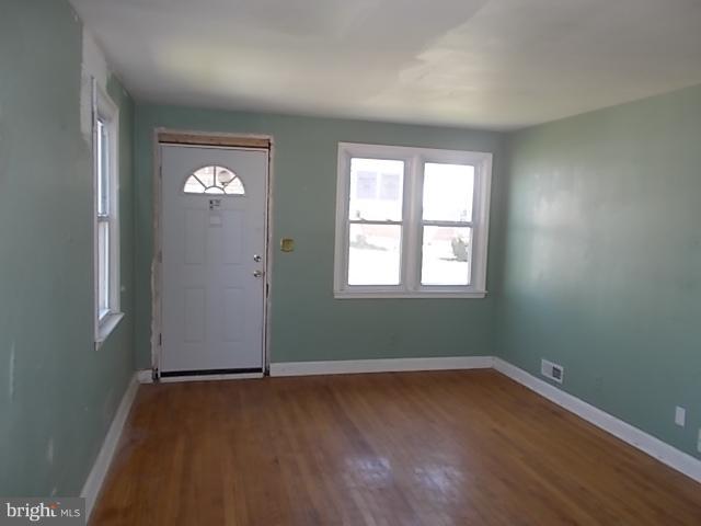6909 Chambers Road Baltimore, MD 21234 - Photo 7 of 22 Living Room