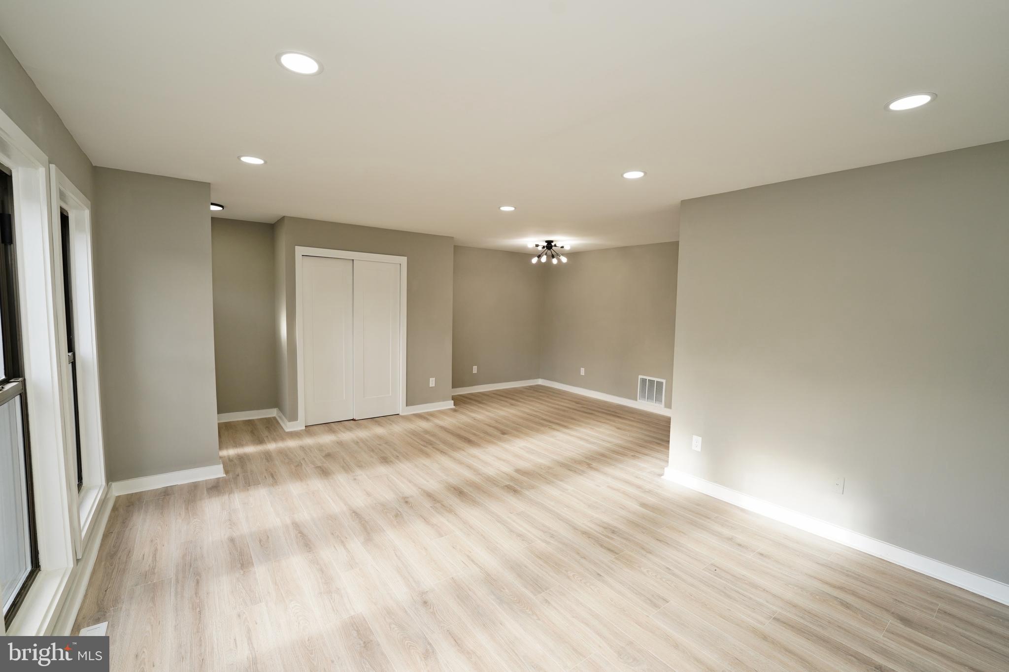 124 Probasco Road East Windsor, NJ 08520 - Photo 8 of 49