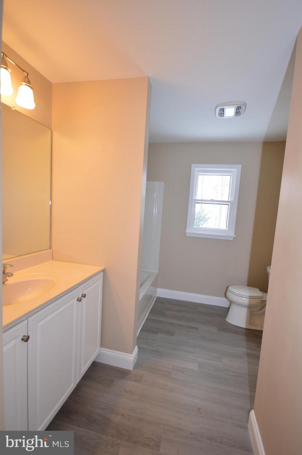 326 Brick Road Oxford, PA 19363 - Photo 9 of 26 main level bath