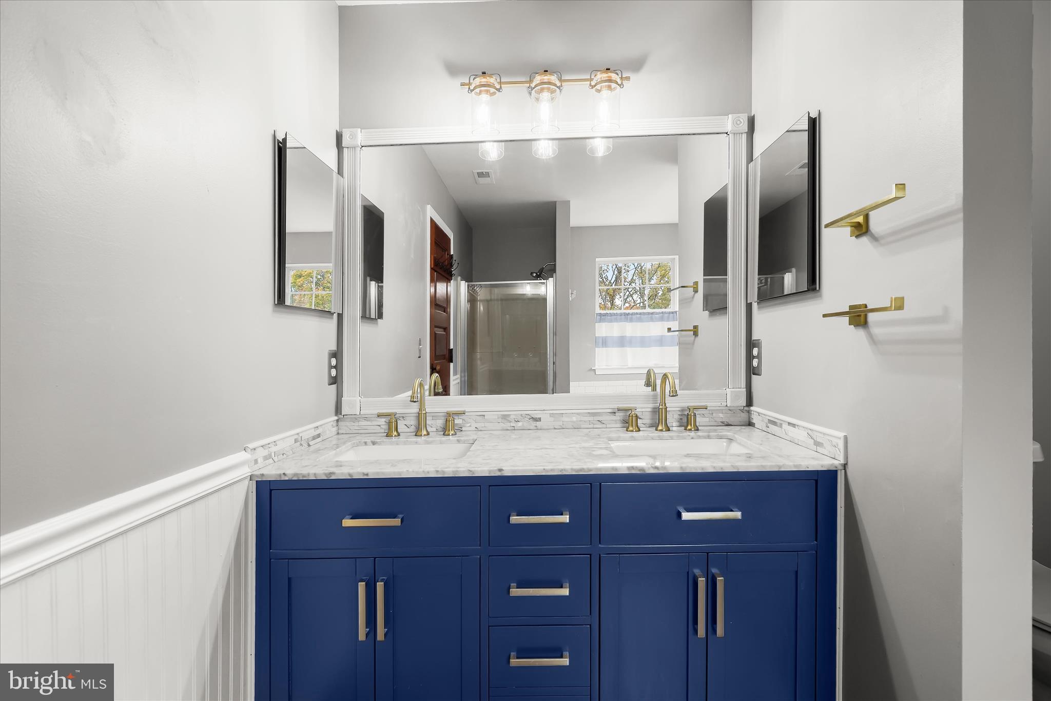 147 Idlewild Road Severna Park, MD 21146 - Photo 19 of 36 a bathroom with a granite countertop sink and a mirror