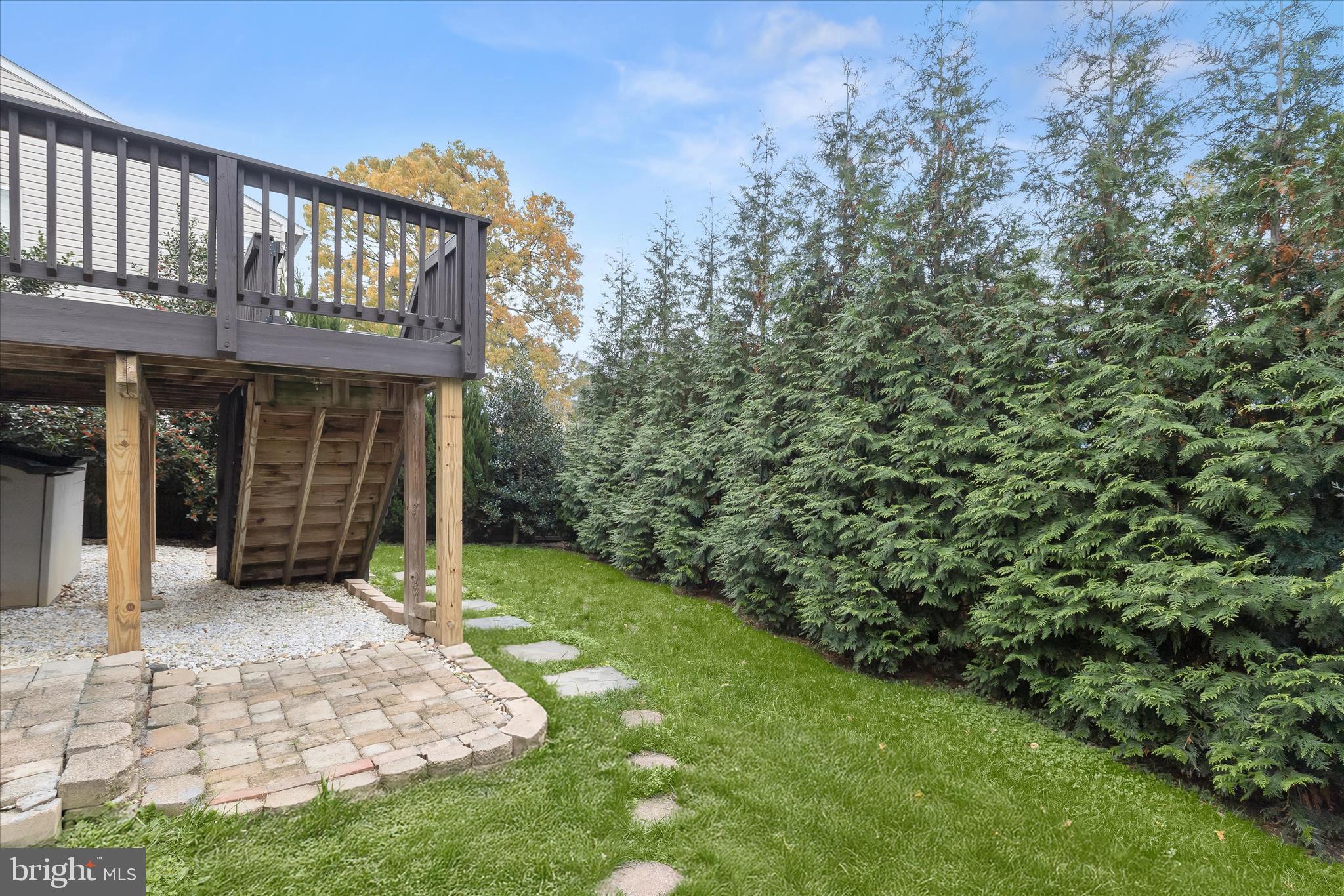 147 Idlewild Road Severna Park, MD 21146 - Photo 32 of 36 a front view of a house with garden