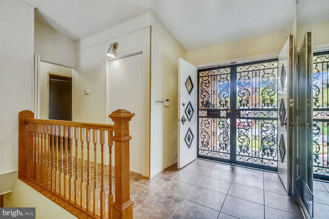 3418 Edcrest Road Baltimore, MD 21244 - Photo 6 of 30 Foyer
