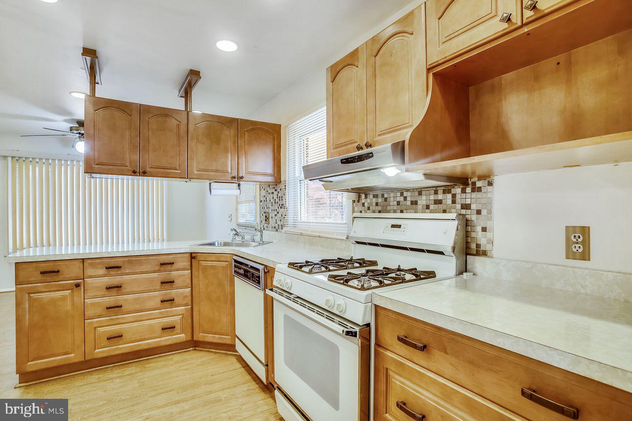 3418 Edcrest Road Baltimore, MD 21244 - Photo 8 of 30 Kitchen