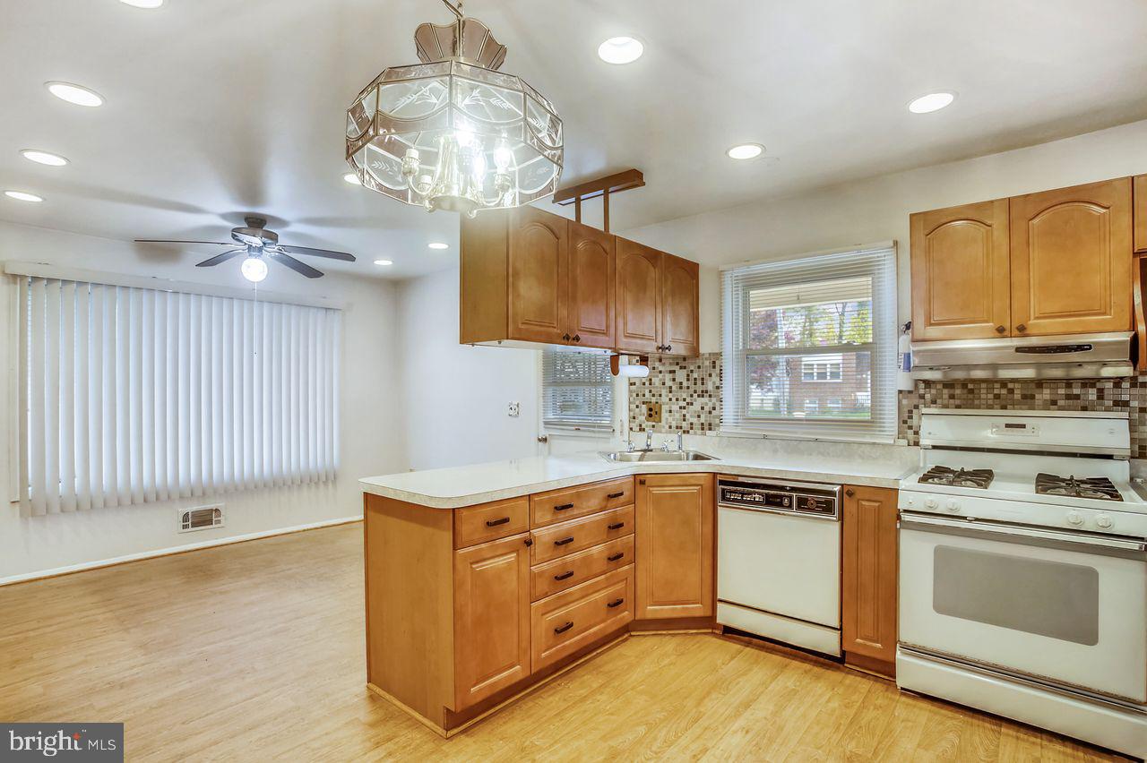 3418 Edcrest Road Baltimore, MD 21244 - Photo 9 of 30 Kitchen