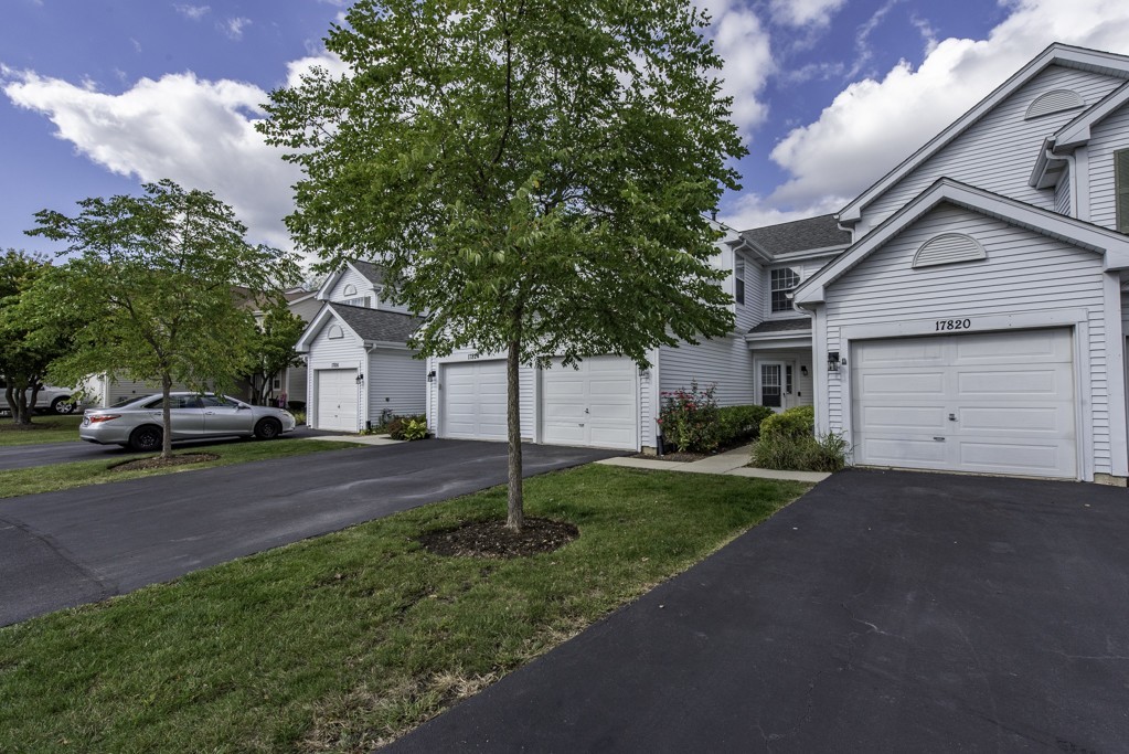 17820 Braewick Road Gurnee, IL 60031 - Photo 2 of 24