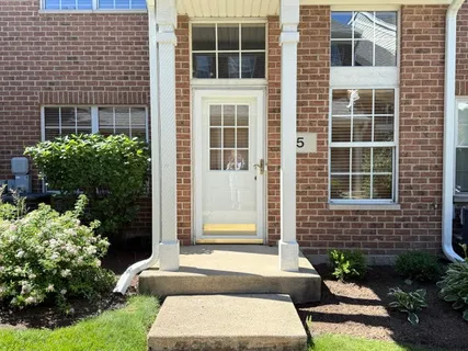$2,500 | 5 Dewalt Court, Elmhurst, IL 60126