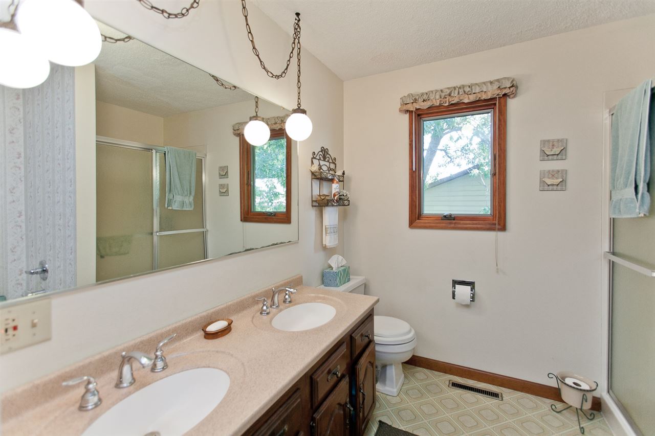 210 Hilltop Road Southwest Swisher, IA 52338 - Photo 21 of 35 Gallery Image 21