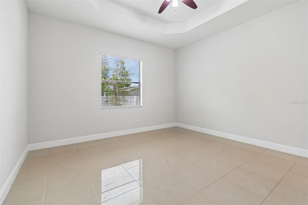 2311 West Aileen Street Tampa, FL 33607 - Photo 22 of 38 an empty room with windows