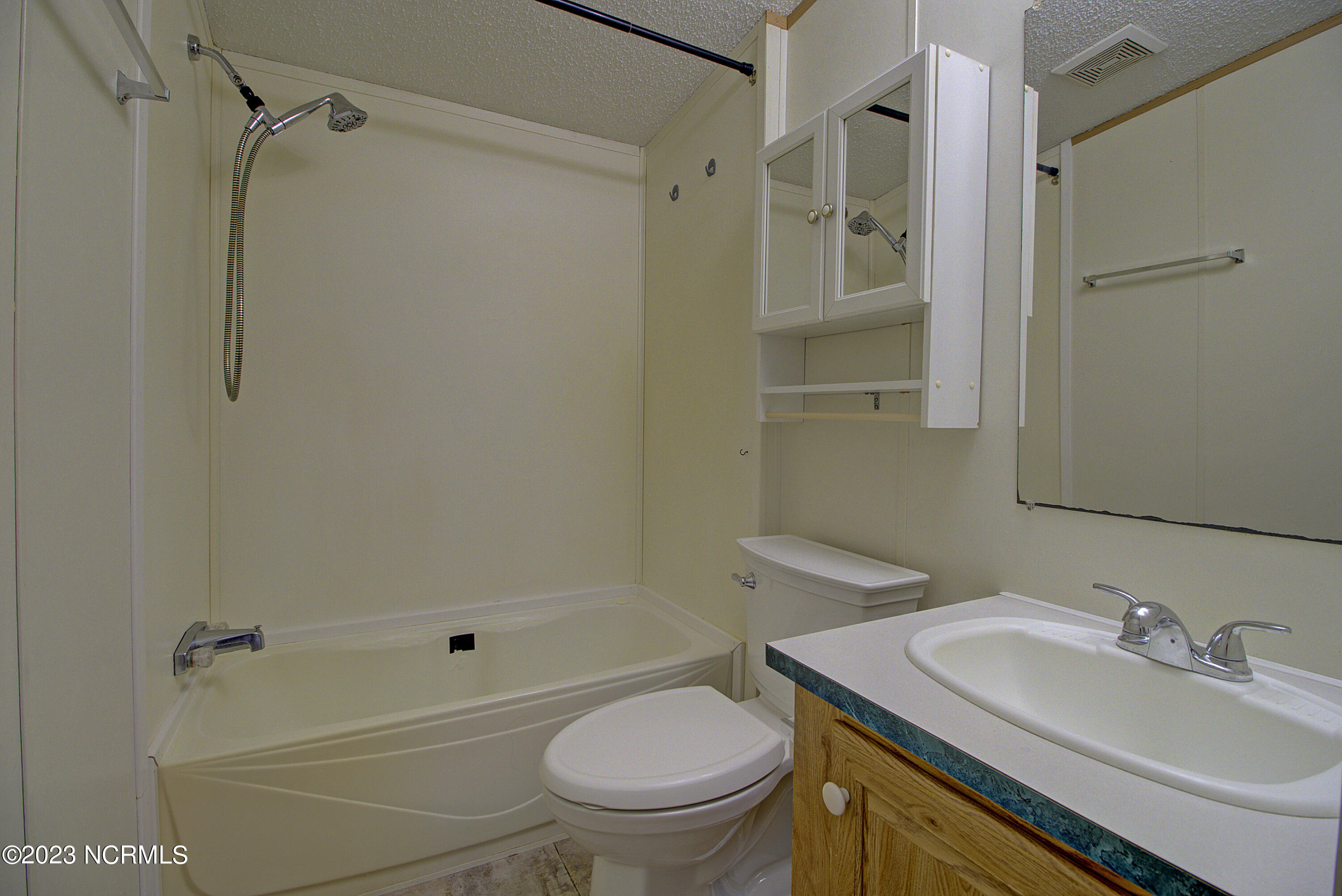 531 Greenacres Drive Hampstead, NC 28443 - Photo 22 of 45 Guest Bath