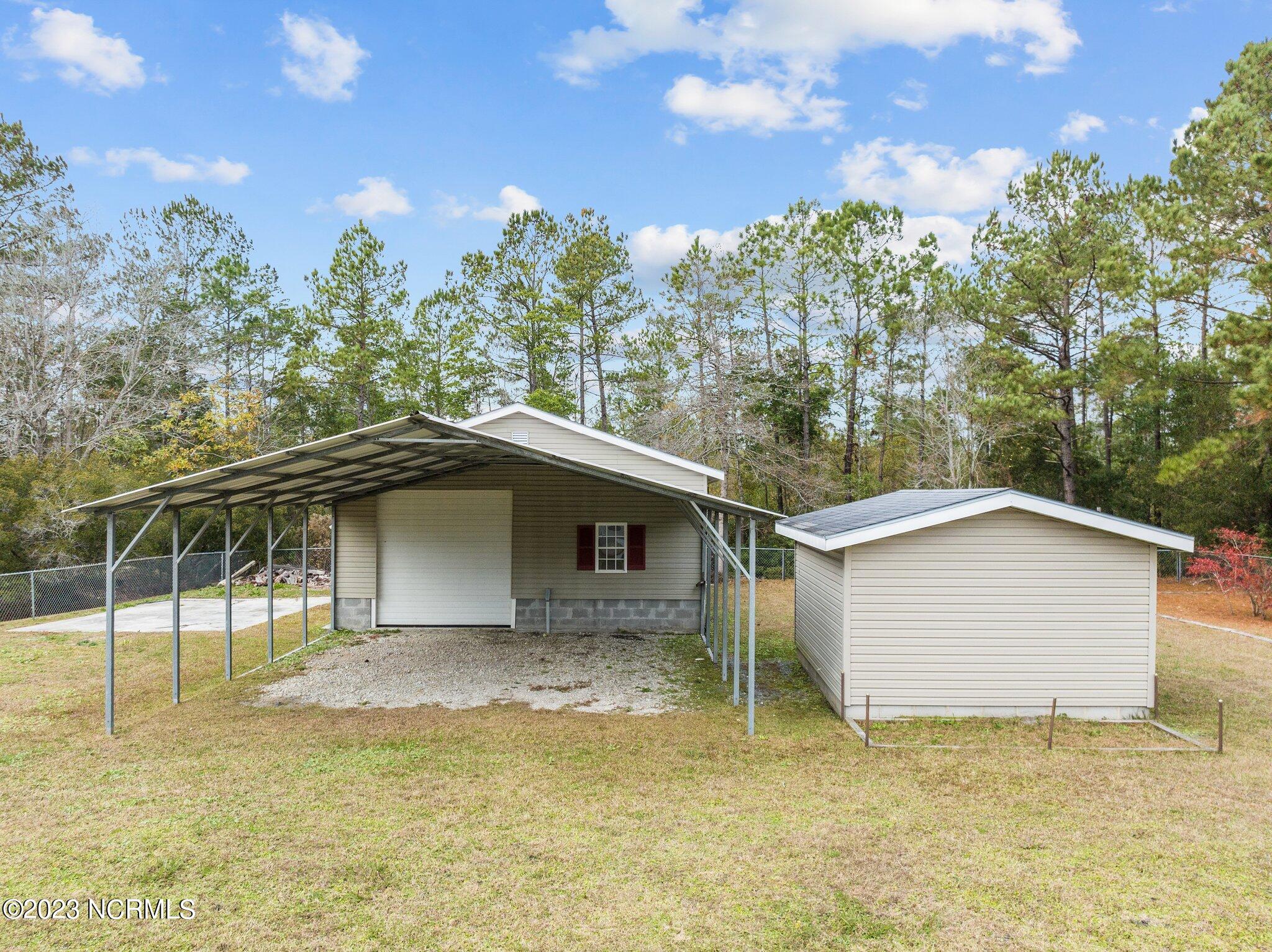 531 Greenacres Drive Hampstead, NC 28443 - Photo 32 of 45 Garage and carport