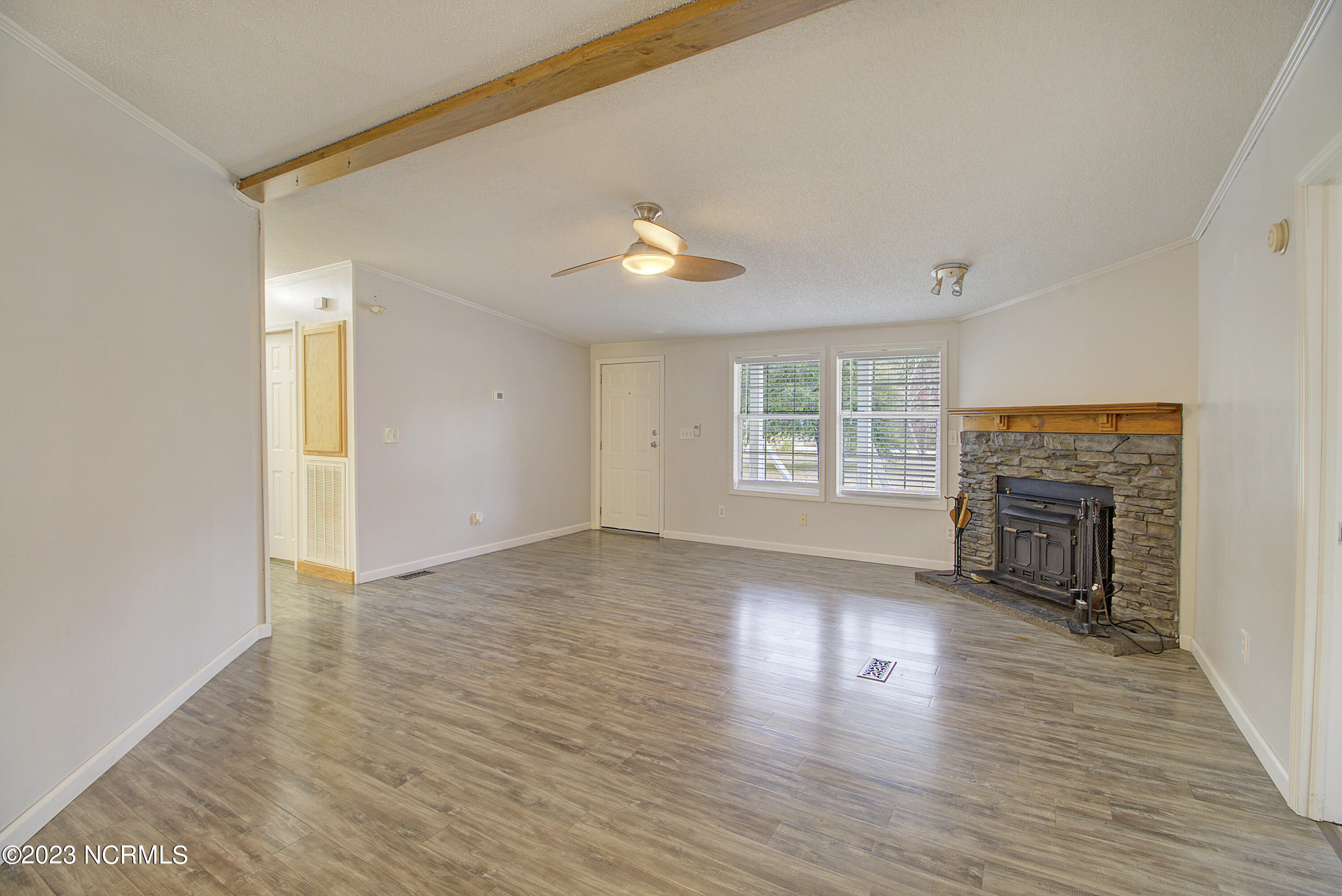 531 Greenacres Drive Hampstead, NC 28443 - Photo 5 of 45 Living