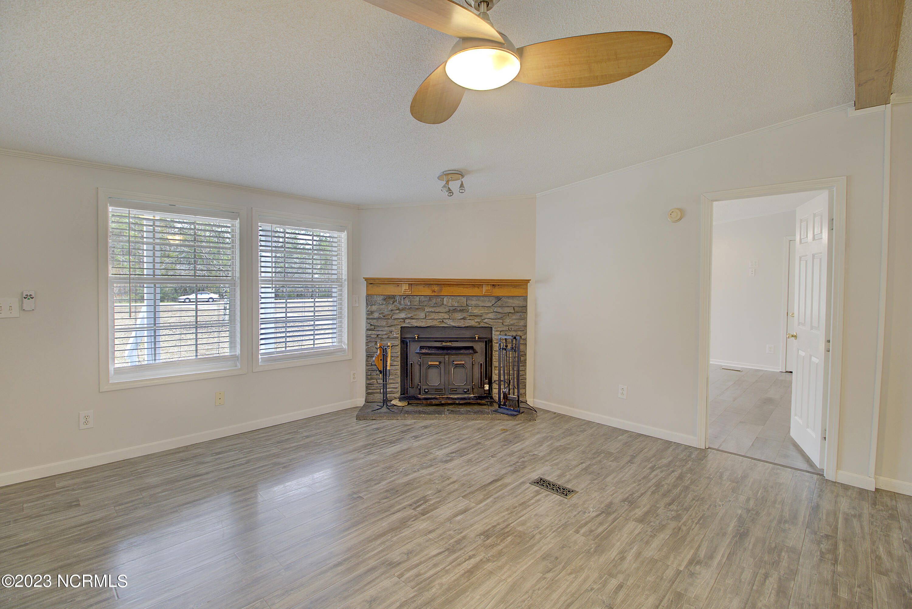 531 Greenacres Drive Hampstead, NC 28443 - Photo 6 of 45 Living