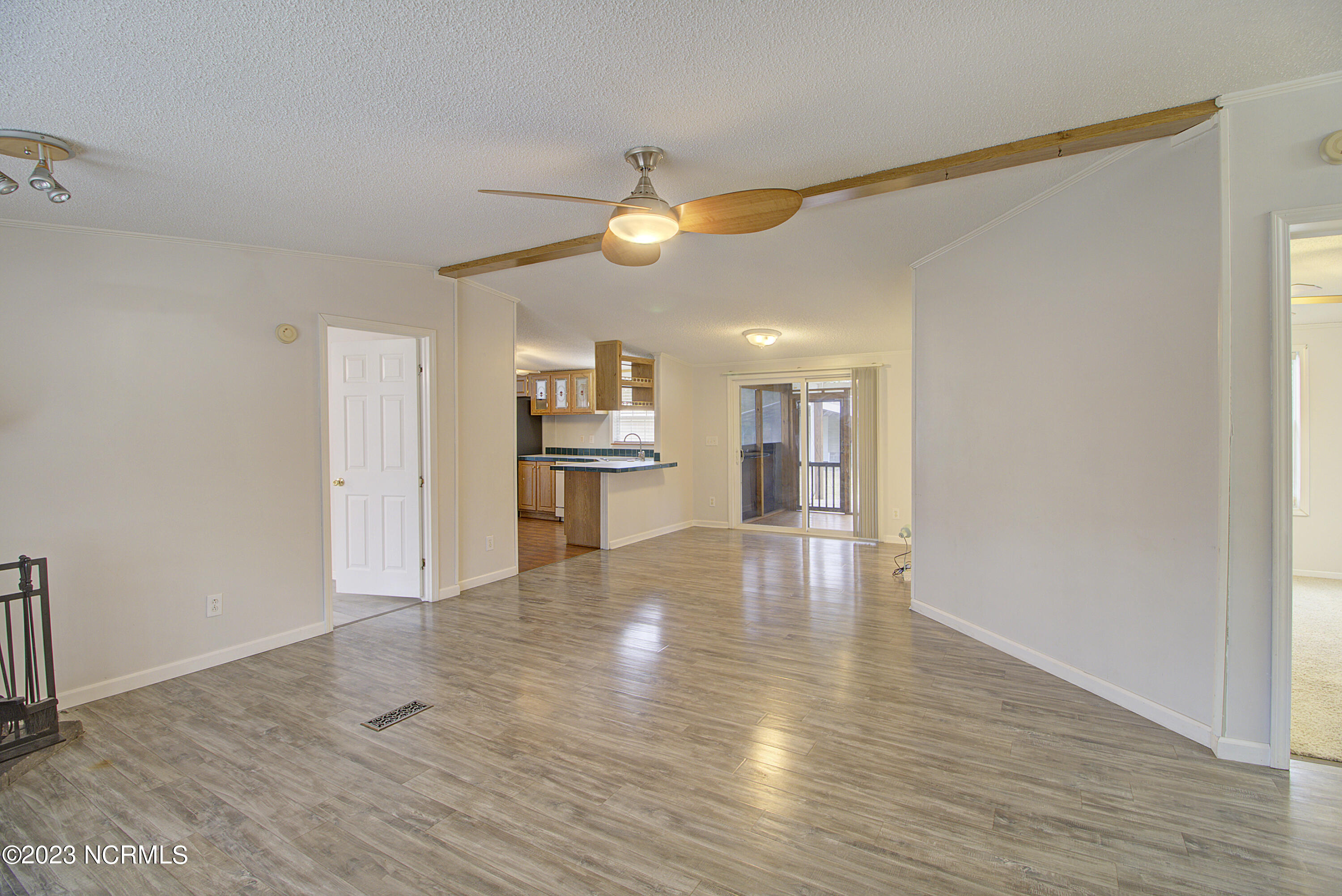 531 Greenacres Drive Hampstead, NC 28443 - Photo 7 of 45 Living