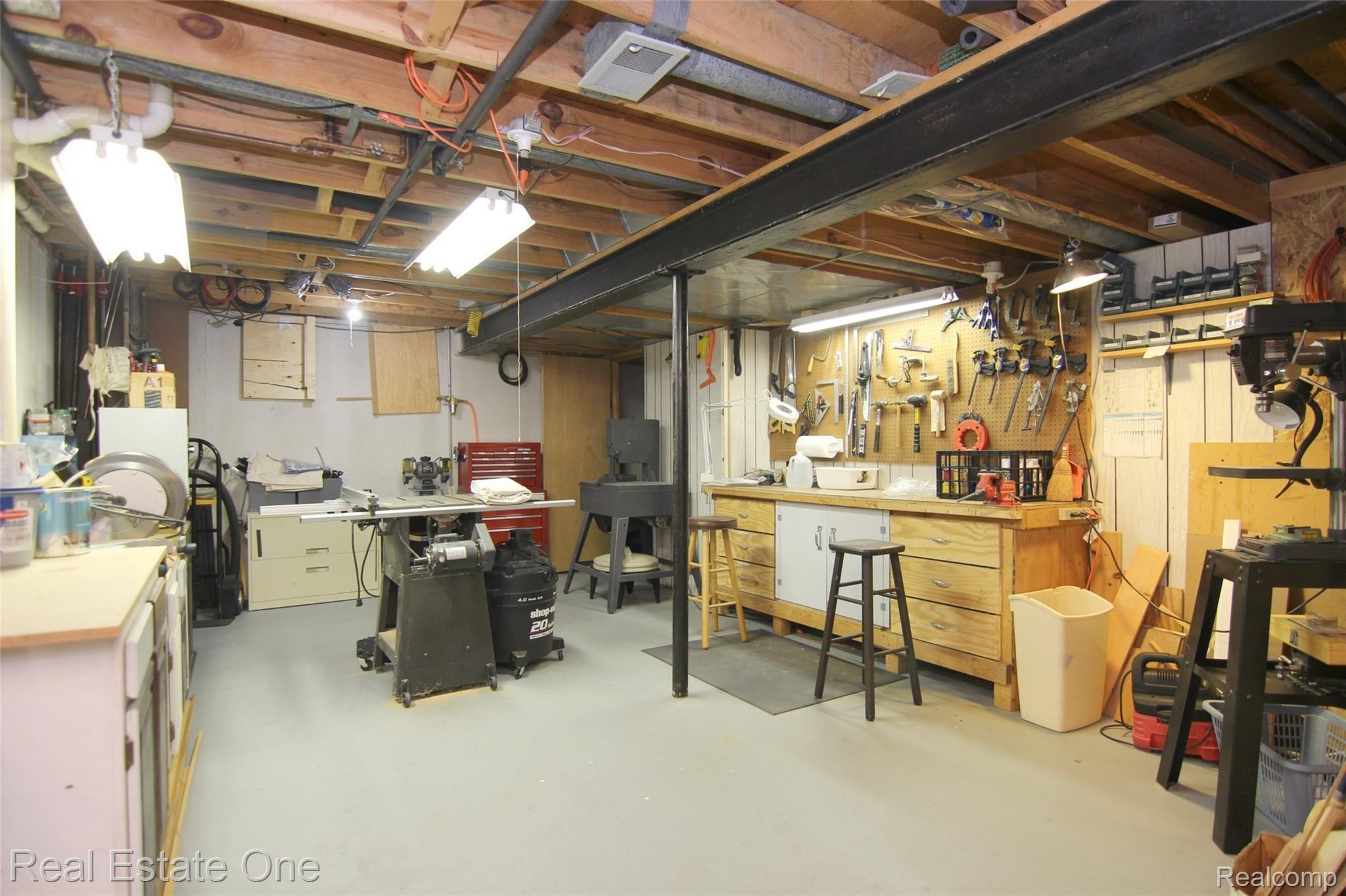 21602 Welch Road Northville, MI 48167 - Photo 26 of 29 Great work shop.