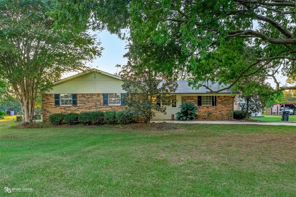 508 South Elm Street Haughton, LA 71037 - Photo 1 of 1 a front view of a house with a garden