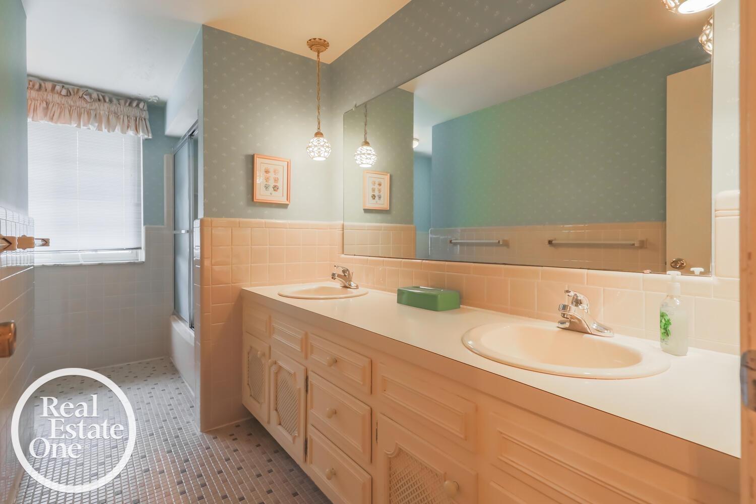 784 Canterbury Road Grosse Pointe, MI 48236 - Photo 30 of 40 50136744-c9784502-d60b-4865-8d59-e3e7ef5d5cc1.JPG