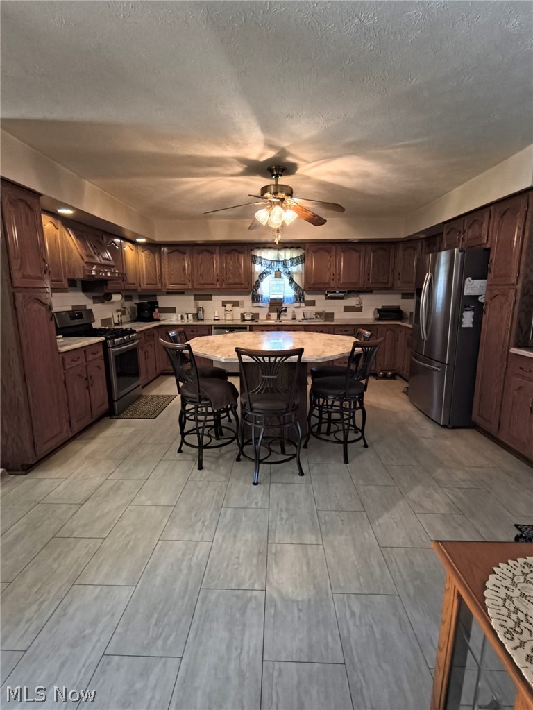 10174 Veto Road Belpre, OH 45714 - Photo 17 of 45 Kitchen with granite countertops, island and tray ceiling.
