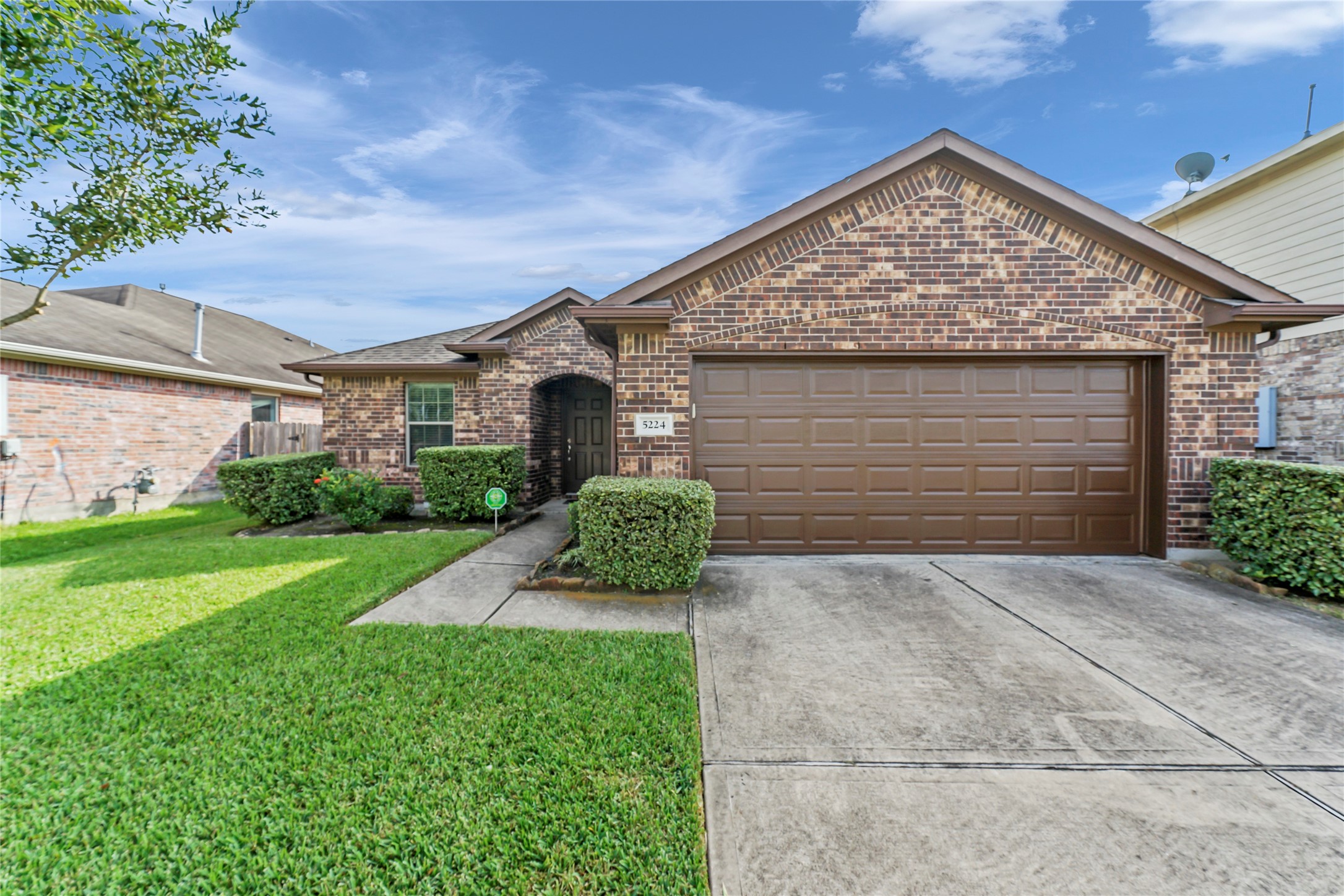 5224 La Rocco Way Alvin, TX 77511 - Photo 2 of 20