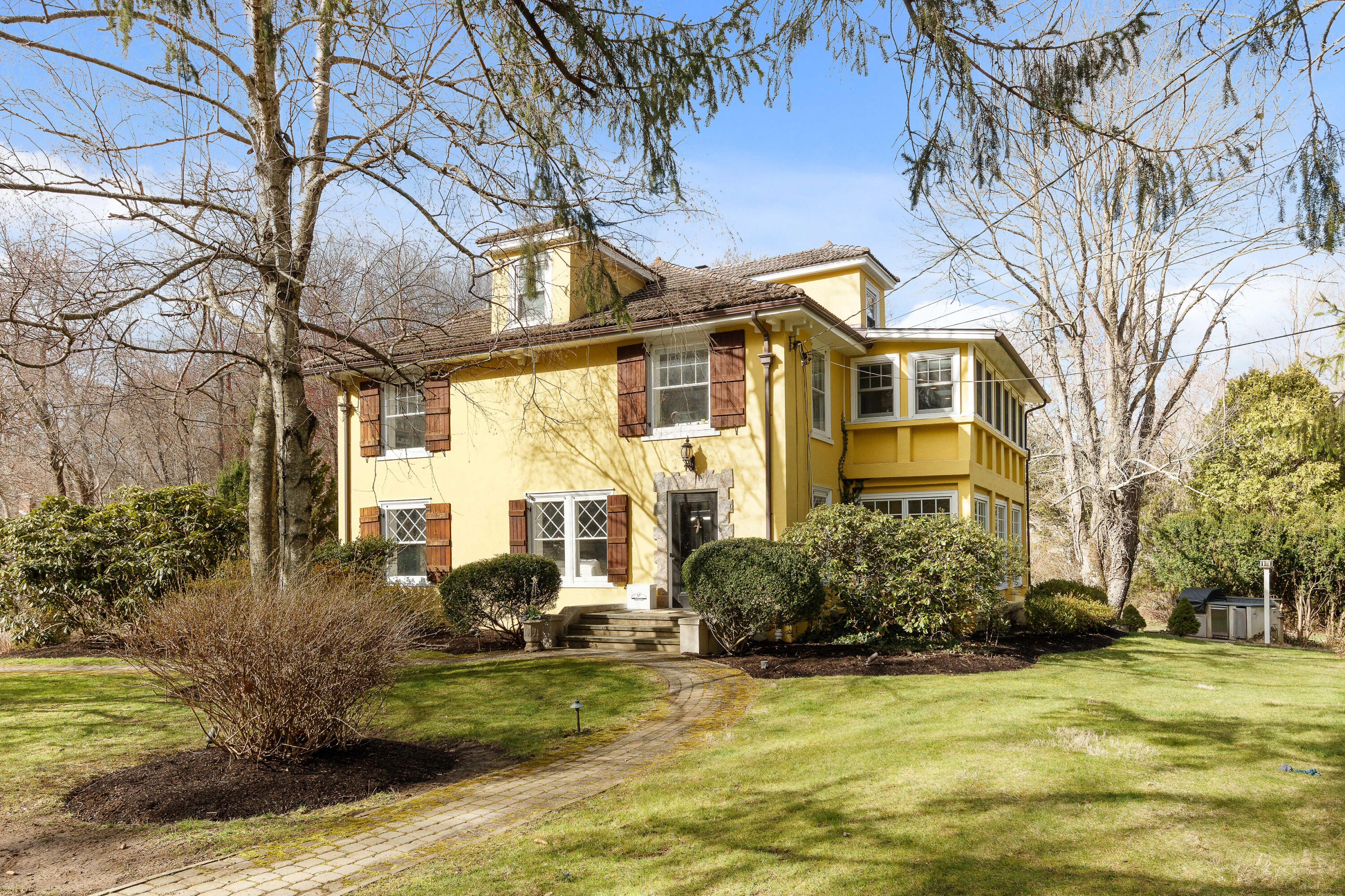 121 Middlesex Road Darien, CT 06820 - Photo 2 of 34 a front view of a house with garden