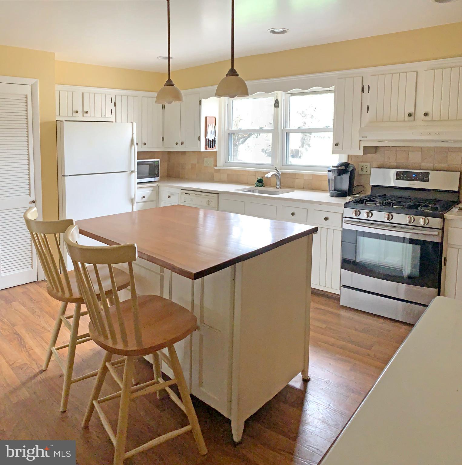 44 Gale Road Camp Hill, PA 17011 - Photo 2 of 40 Kitchen