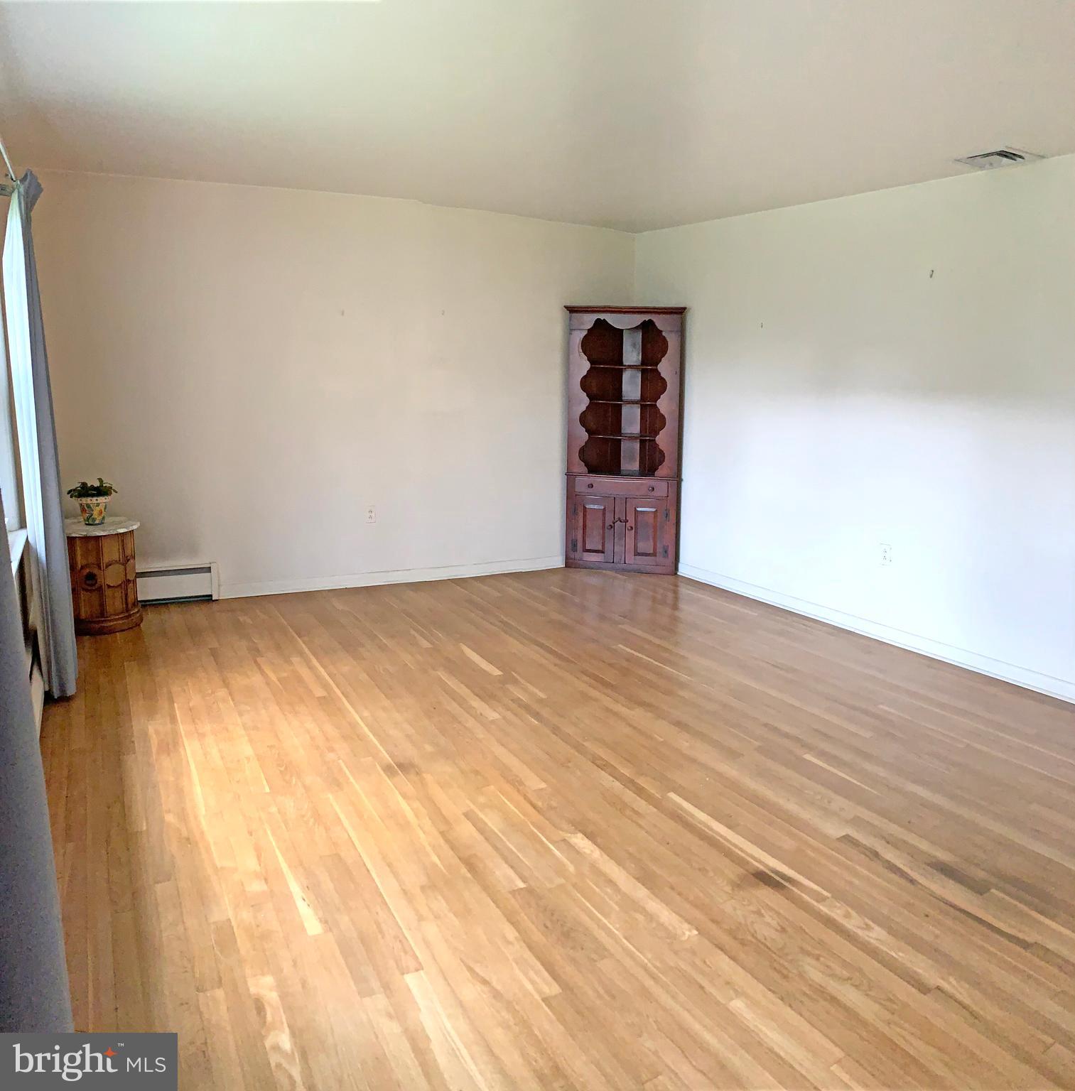 44 Gale Road Camp Hill, PA 17011 - Photo 14 of 40 Living Room