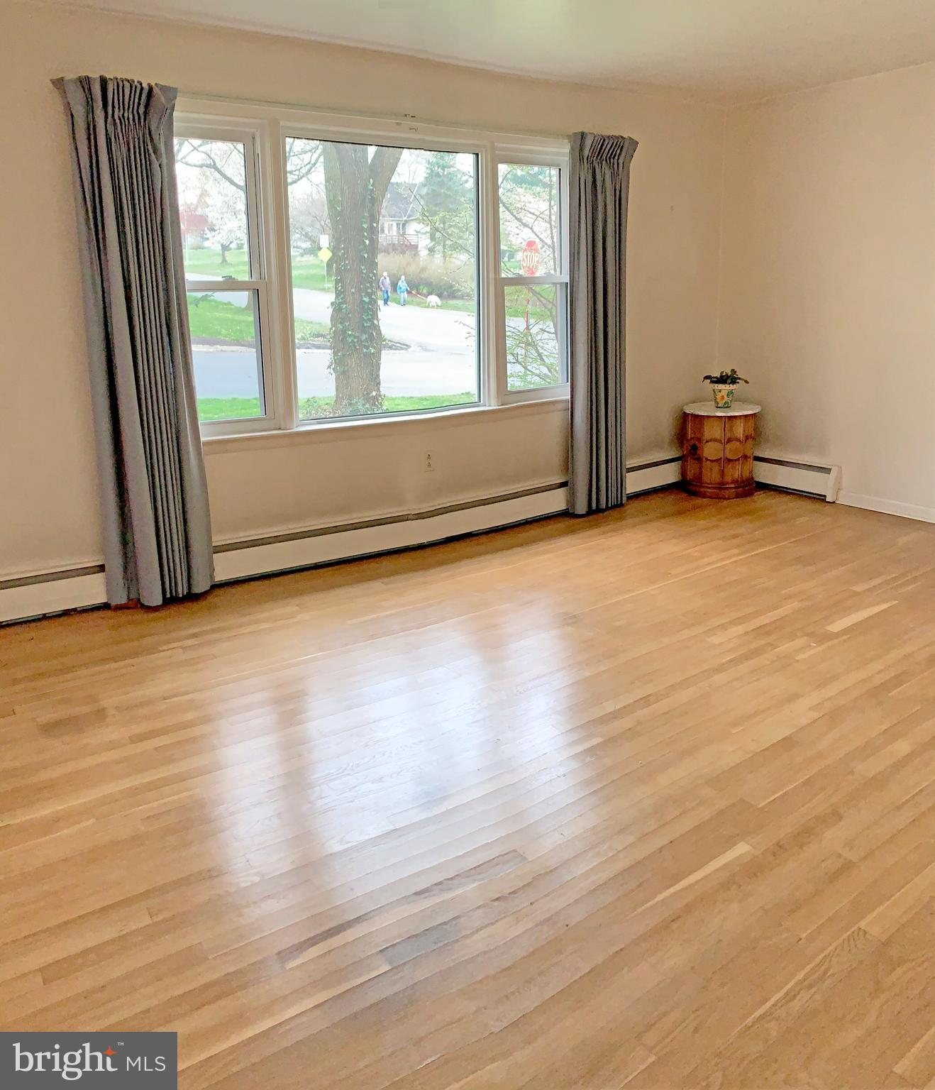 44 Gale Road Camp Hill, PA 17011 - Photo 15 of 40 Living Room