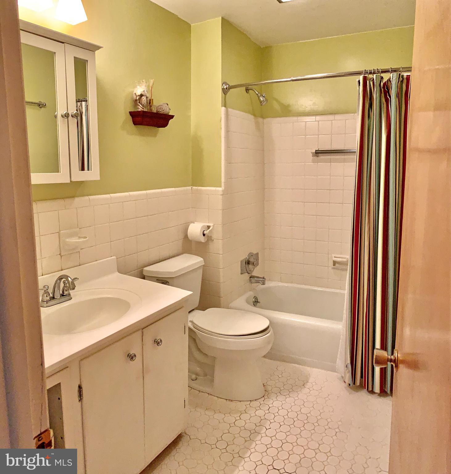 44 Gale Road Camp Hill, PA 17011 - Photo 24 of 40 Main Bath With Tile & Tub/Shower