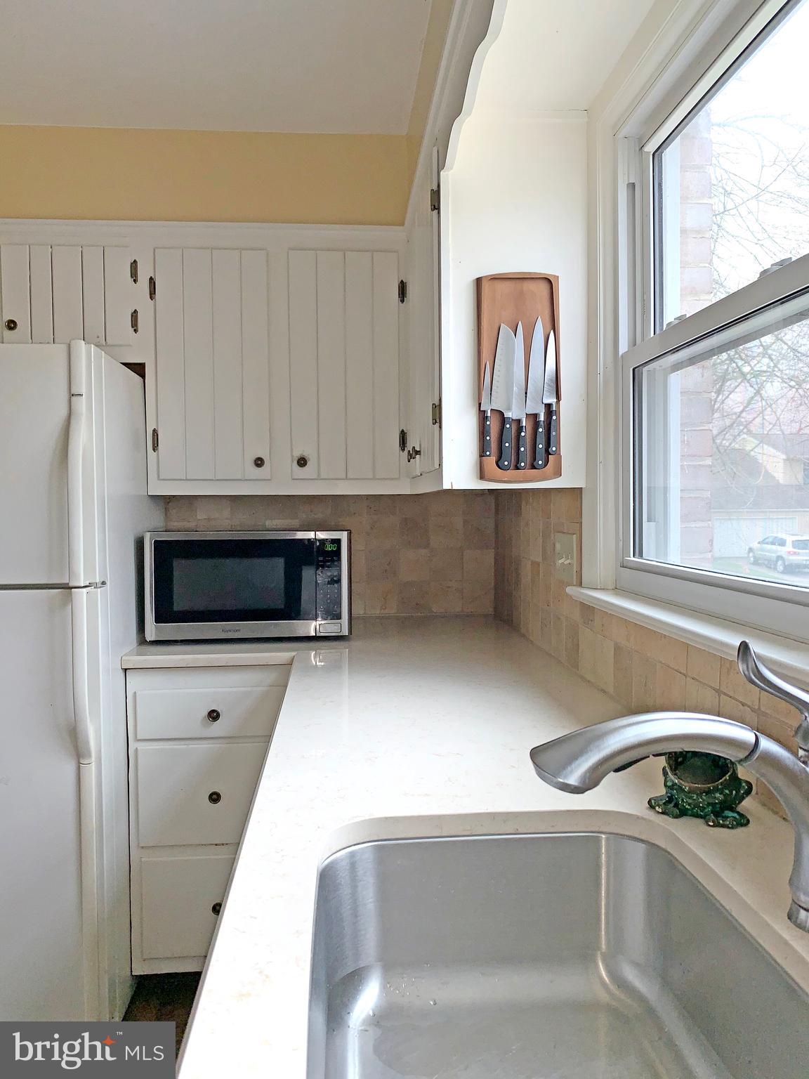 44 Gale Road Camp Hill, PA 17011 - Photo 5 of 40 Beautiful Quartz Counters, Undermount Sink