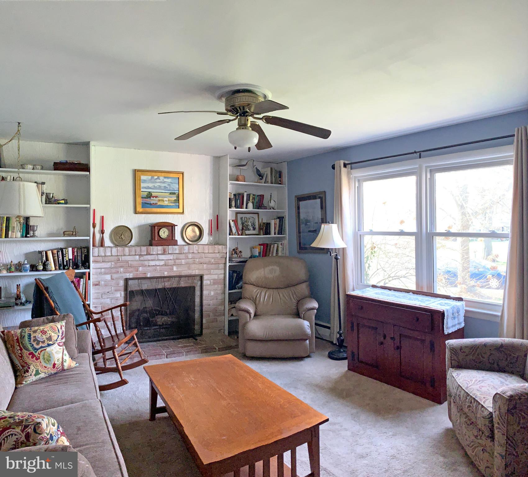 44 Gale Road Camp Hill, PA 17011 - Photo 8 of 40 Family Room With Built In Shelves