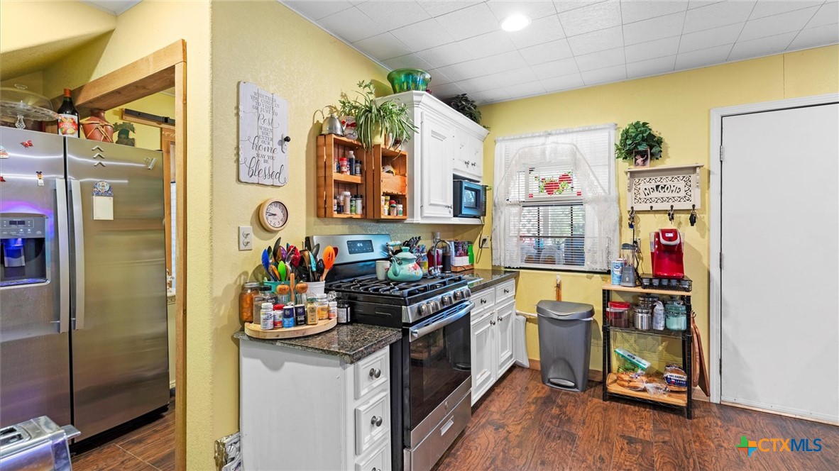 857 Derrick Drive Spring Branch, TX 78070 - Photo 8 of 32 a kitchen with stainless steel appliances granite countertop a refrigerator and a stove