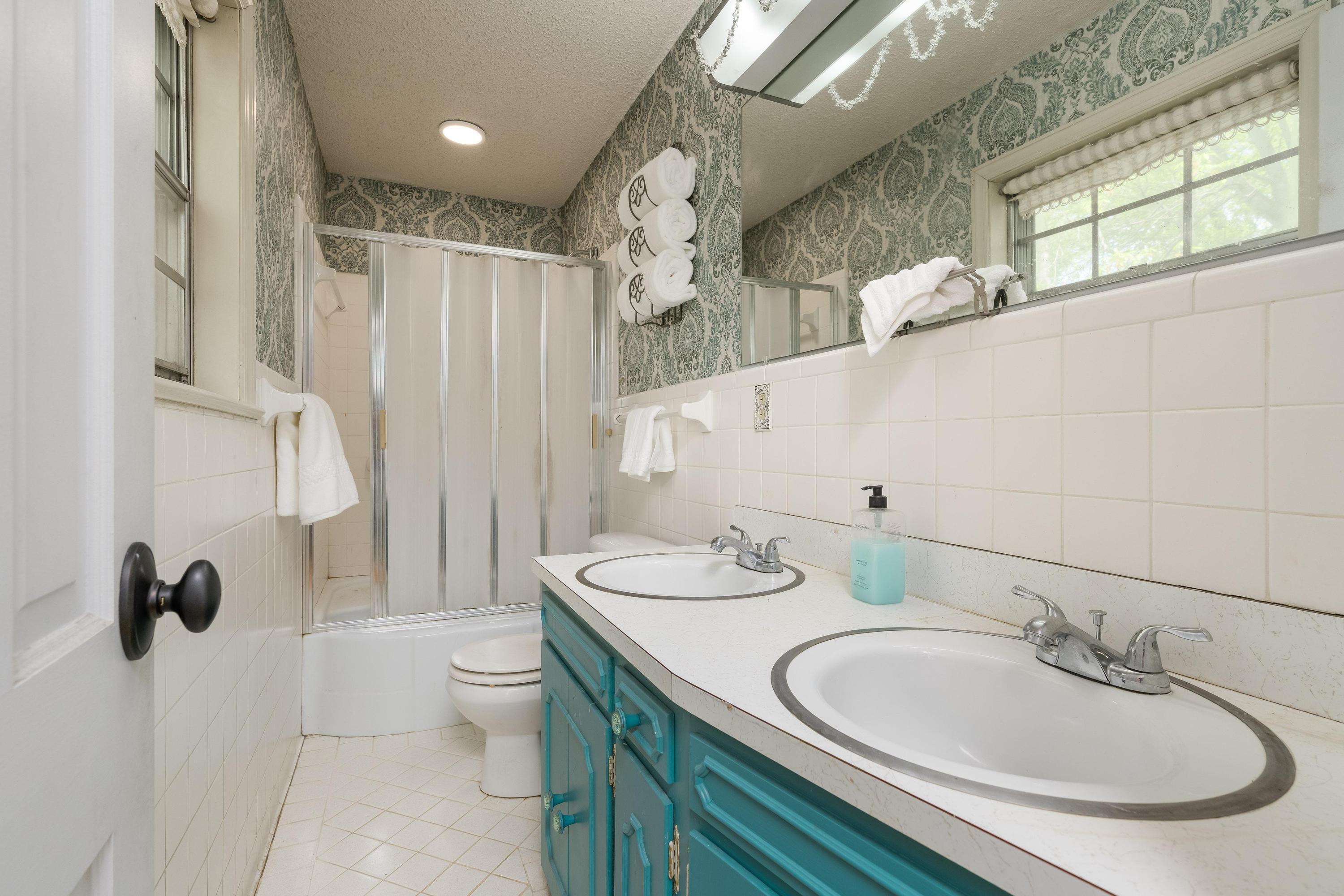 7007 Genoa Drive Chattanooga, TN 37421 - Photo 26 of 39 Primary Bath