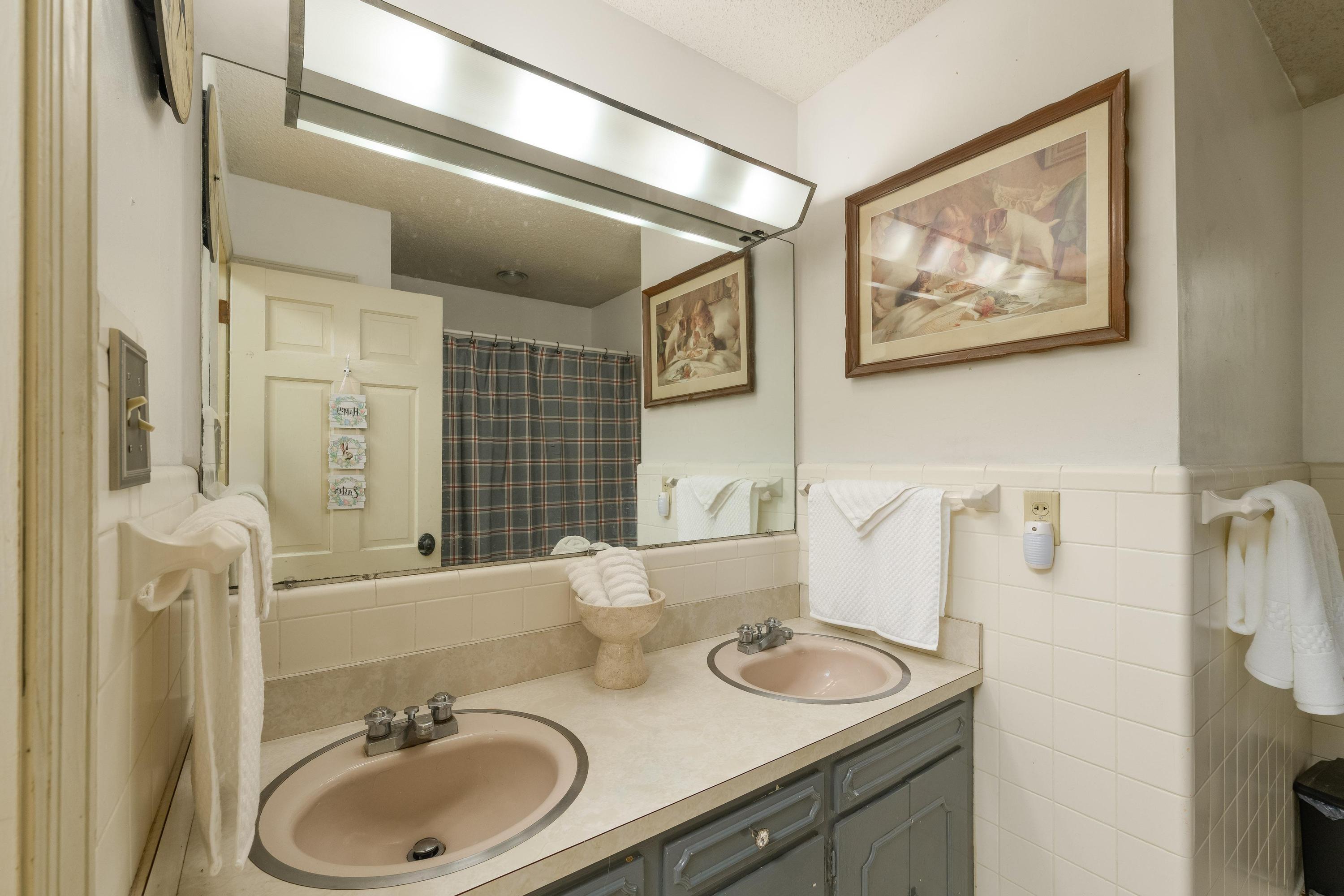 7007 Genoa Drive Chattanooga, TN 37421 - Photo 30 of 39 Guest Bath