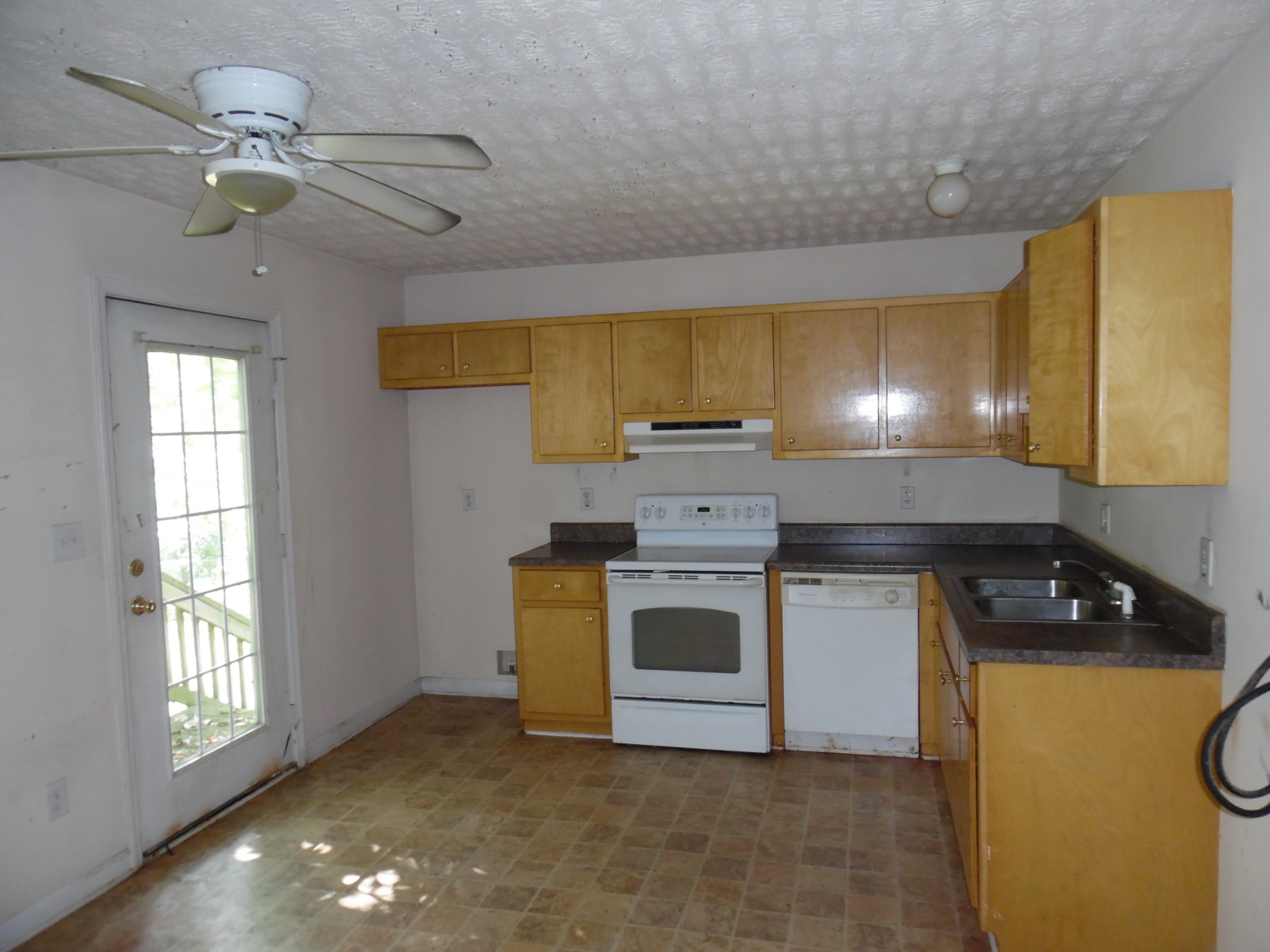 216 Winters Street Adams, TN 37010 - Photo 2 of 16