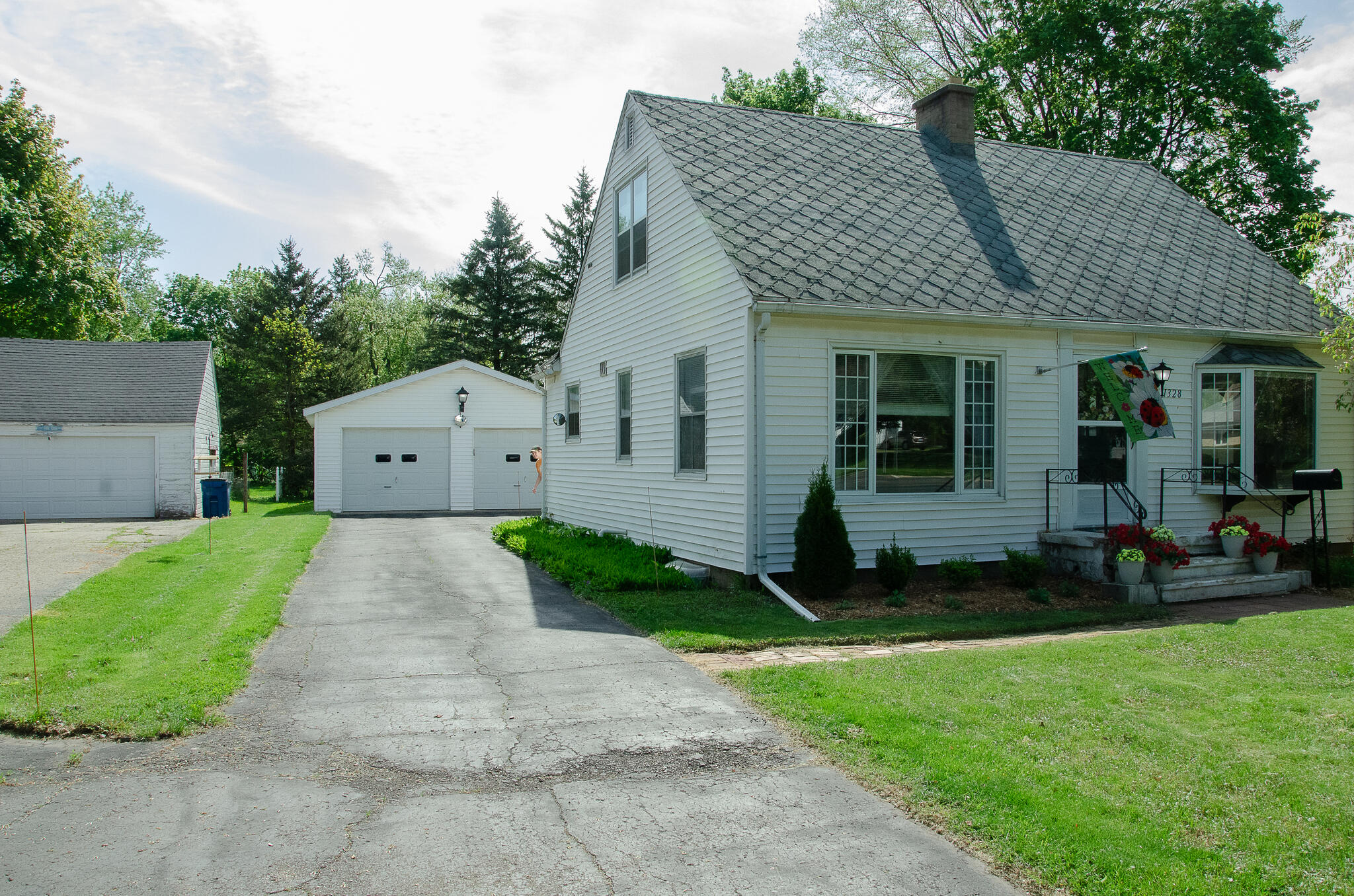 1328 Nichols Road Kalamazoo, MI 49006 - Photo 2 of 59 _DCS4878_(2048)