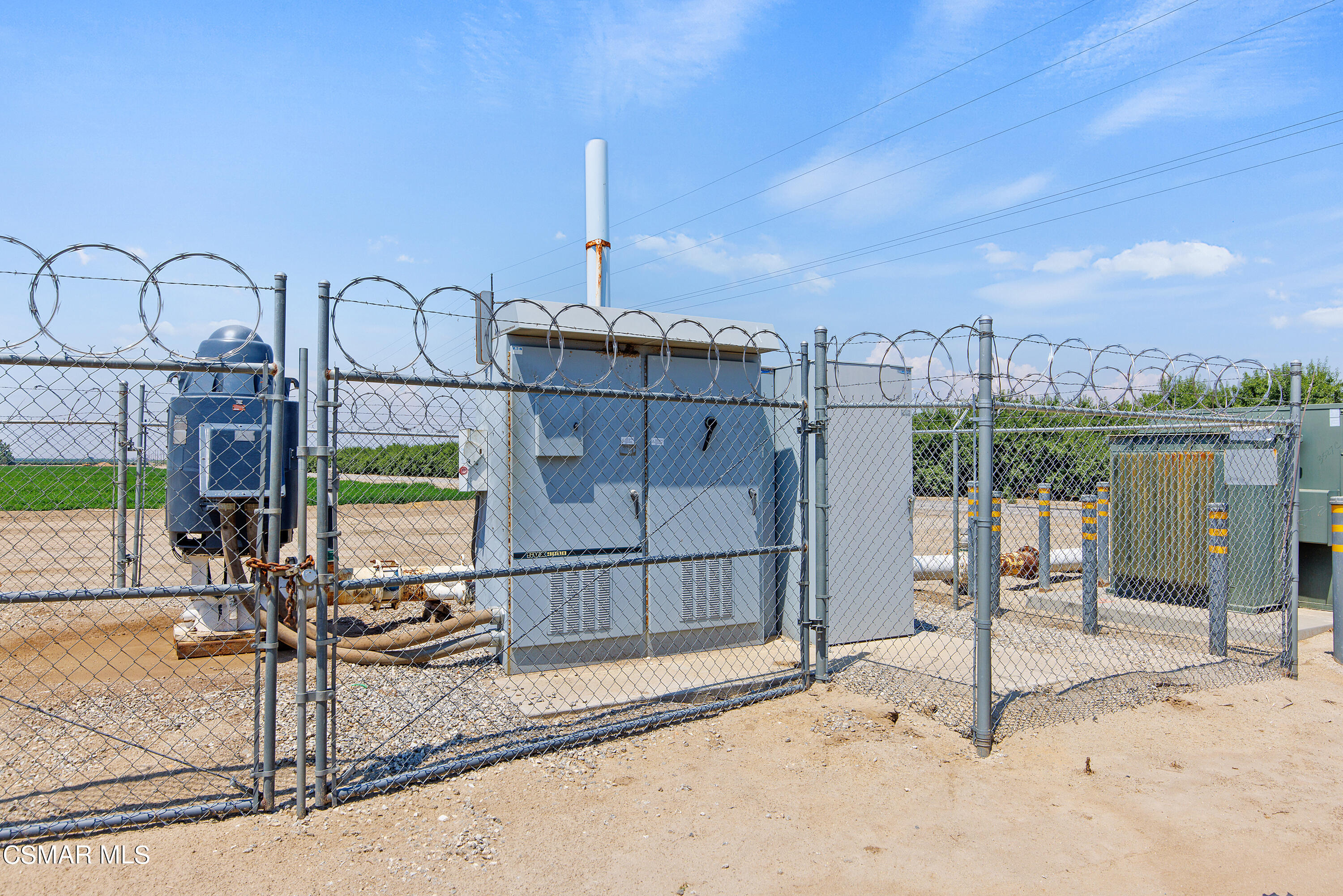 Millux Road Arvin, CA 93203 - Photo 7 of 10 a view of a terrace with wooden fence