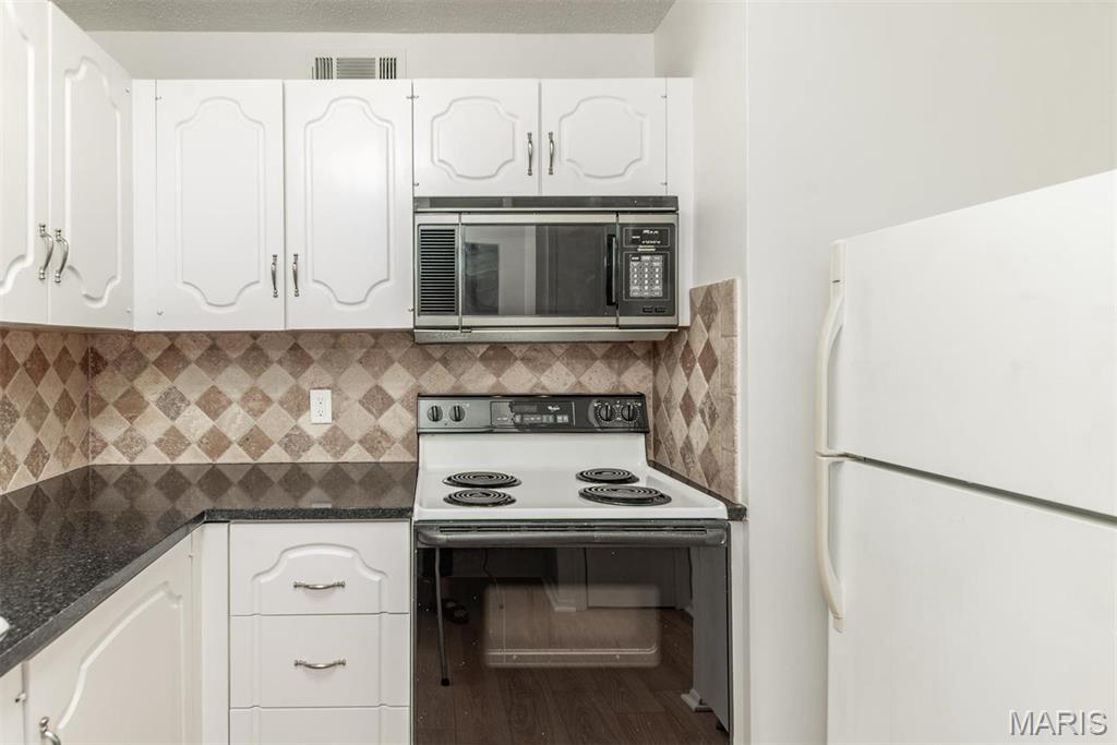 13555 Coliseum Drive, Unit G Chesterfield, MO 63017 - Photo 11 of 27