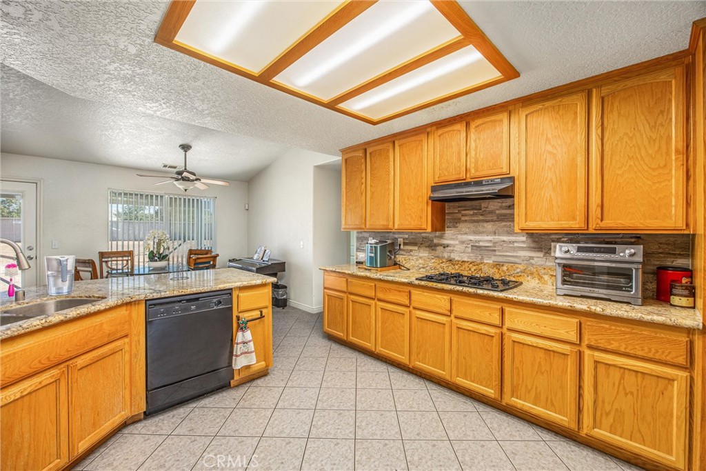 16403 El Centro Road Hesperia, CA 92345 - Photo 20 of 51