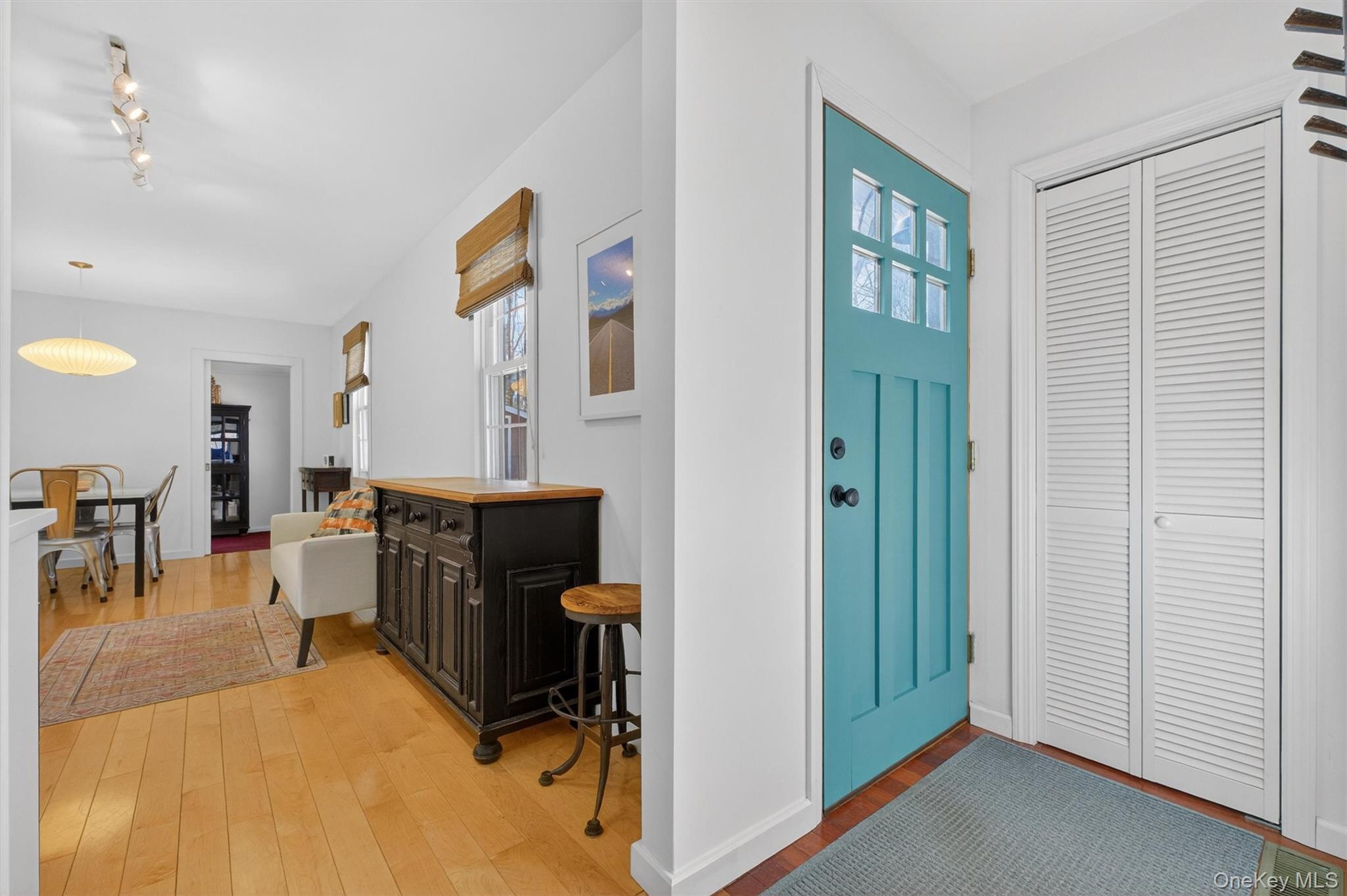 208 Ressique Road Carmel, NY 10512 - Photo 7 of 40 Entryway w/closet