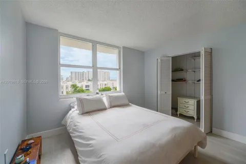 $298,000 | 17800 Atlantic Boulevard, Unit PH9, Sunny Isles Beach, FL 33160
