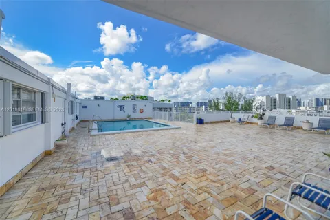 $298,000 | 17800 Atlantic Boulevard, Unit PH9, Sunny Isles Beach, FL 33160