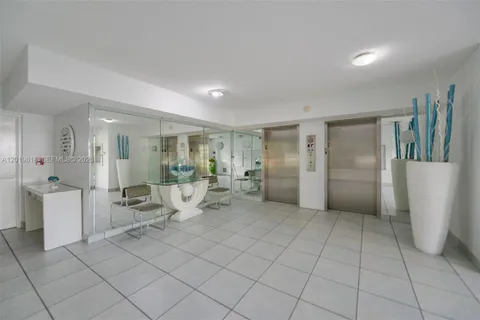 $298,000 | 17800 Atlantic Boulevard, Unit PH9, Sunny Isles Beach, FL 33160