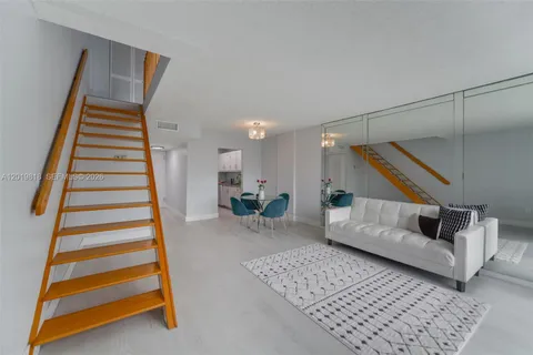 $298,000 | 17800 Atlantic Boulevard, Unit PH9, Sunny Isles Beach, FL 33160