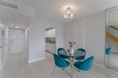 $298,000 | 17800 Atlantic Boulevard, Unit PH9, Sunny Isles Beach, FL 33160