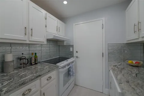$298,000 | 17800 Atlantic Boulevard, Unit PH9, Sunny Isles Beach, FL 33160