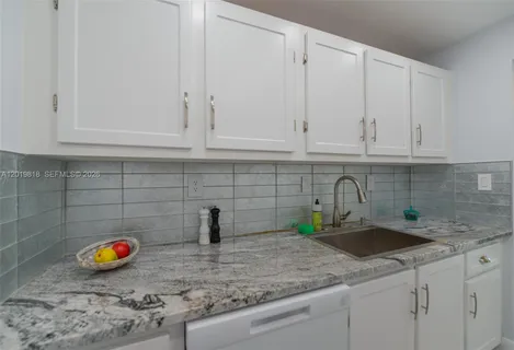 $298,000 | 17800 Atlantic Boulevard, Unit PH9, Sunny Isles Beach, FL 33160