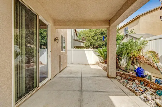 a view of livingroom with furniture