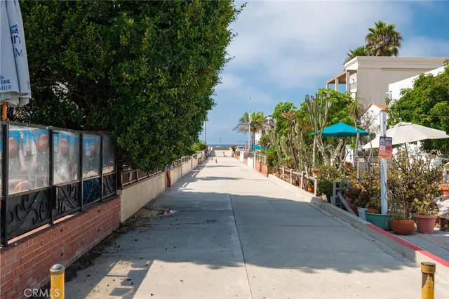 a view of yard from a balcony