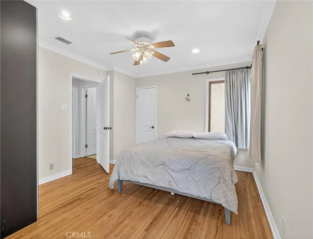 a en suite bathroom with a sink and mirror