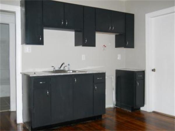 33-35 Sachem Street Springfield, MA 01108 - Photo 3 of 10 Gallery Image 3