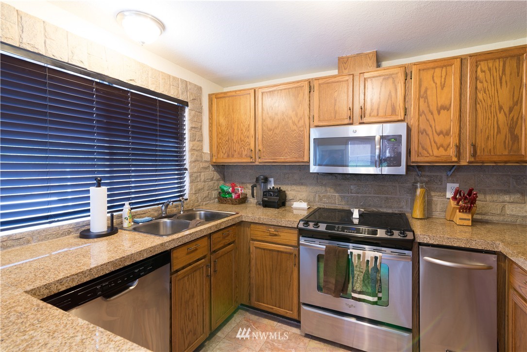 431 166th Place Southeast Bothell, WA 98012 - Photo 8 of 21